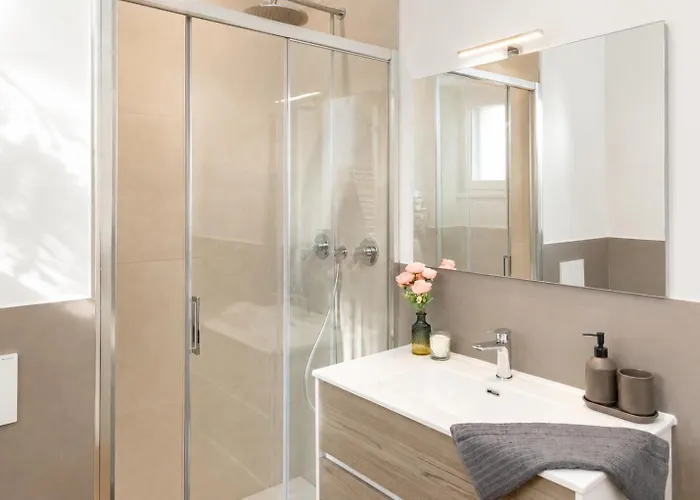 Penthouse Meda 169 -modern Near Tiburtina By Rhr *